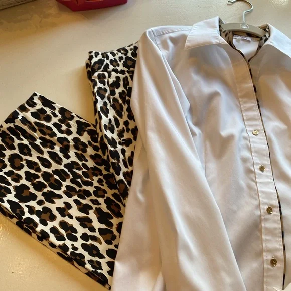 Calvin Klein crisp white blouse with animal print details. Size Small - Picture 6 of 6